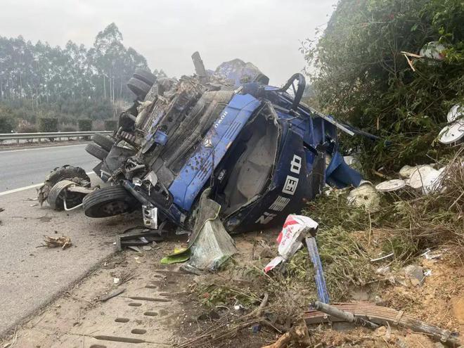 高速公路补胎_高速道路救援补胎_高速补胎救援